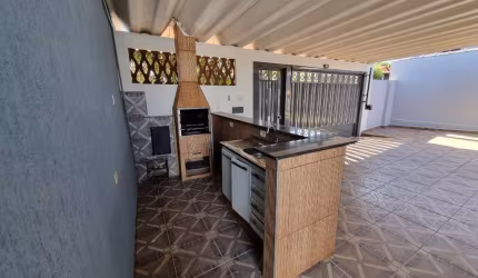 Aconchegante casa tipo para venda com 3 quartos, sendo 1 suíte, 155m²