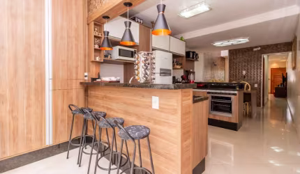 Confortável sobrado para venda com 3 quartos, sendo 3 suítes, 153m²