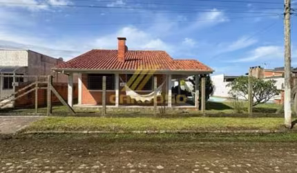 EXCELENTE IMÓVEL COM DOIS TERRENOS PRÓXIMO DO MAR
