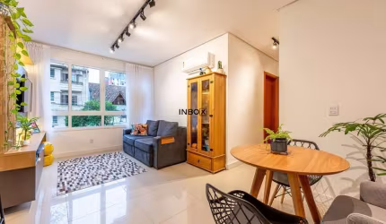 Apartamento Semimobiliado de 2 Dormitórios com Suíte e Vaga