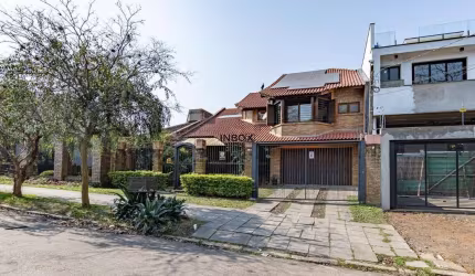 Casa de 269m² com 4 Dormitórios, 2 Suítes e 4 Vagas na Chácara das Pedras