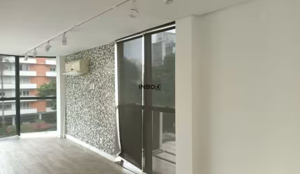 Sala comercial reformada na 24 de Outubro