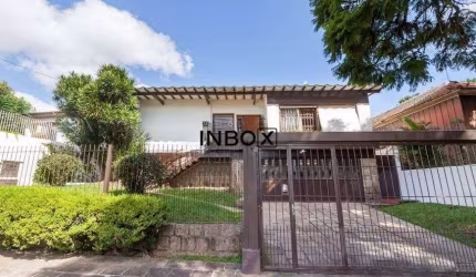 Casa com 370m² e 3 dormitórios no bairro Chácara das Pedras em Porto Alegre para Comprar ou Alugar