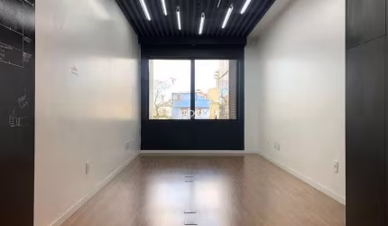 Sala à venda na Avenida Protásio Alves