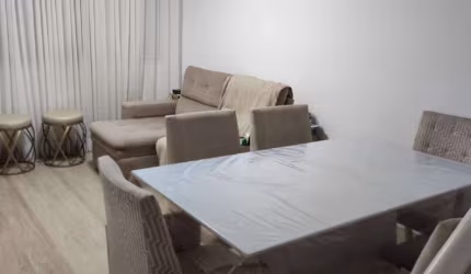 Sobrado em condomio fechado com piscina!