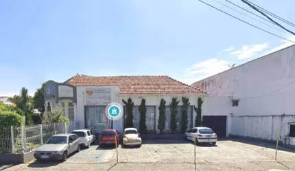 SALÃO PARA EVENTOS OU ATIVIDADES RELIGIOSAS COM AMPLO ESTACIONAMENTO