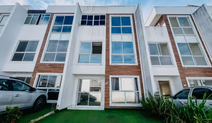 À VENDA – Casa Triplex no Condomínio Douro Village | 152 m²