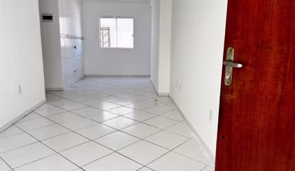 Apto com 02 dorm