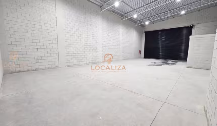 Galpão comercial em ótima localização e de fácil acesso, teto alto entra pequenos caminhões, fácil acesso à Dutra, Tamoios e Carvalho Pinto.
