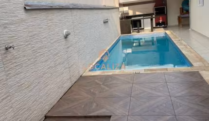 Sobrado no Condomínio Jardim das Colinas, 04 suítes, piscina, área gourmet, 4 vagas de garagem.