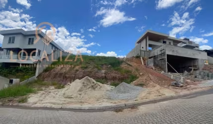 Terreno à venda em São José dos Campos-SP no Condomínio Reserva do Paratehy com 720,00 m² de área.