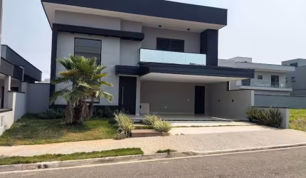 Imperdível! Casa em condomínio à venda em São José dos Campos-SP, no Loteamento Floresta: 3 quartos, 3 suítes, 1 sala, 5 banheiros, 2 vagas de garagem, 233m².