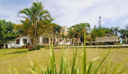 Chácara à venda em Igaratá-SP: 4 quartos, 1 suíte, 3 salas, 2 banheiros, 4 vagas e 450m² de área!
