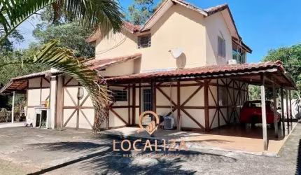 Chácara à venda na Vila São Geraldo, São José dos Campos-SP: 3 quartos, 1 suíte, 2 salas, 2 banheiros, 2 vagas de garagem, 230m².