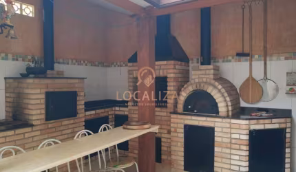 Casa sobrado/ Bosque dos Eucaliptos / 03 dormitórios sendo 1 suíte / 150m² / São José dos Campos
