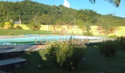 Excelente chácara com piscina / MOBILIADA / salão de jogos / 05 dormitórios com 2 suítes / 190 m² de construção / 2000 m² de terreno / Jacareí - Guara