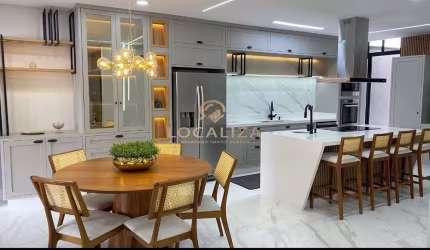 Casa à venda em São José dos Campos-SP, Jardim Oriente: 3 quartos, 1 suíte, 1 sala, 3 banheiros, 2 vagas de garagem, 210m².