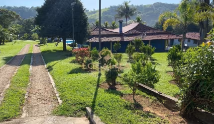 Chácara com 2 casas MOBILIADA / Guararema / 04 dormitórios com 1 suíte / Piscina / 400 m² de construção / 4.850 m² de terreno