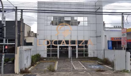 Salão Comercial de Alto Padrão no Jardim Independência, Taubaté-SP: 2 Salas, 3 Banheiros, 2 Vagas, 400 m²