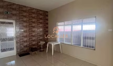 Imperdível oportunidade: Casa Comercial à venda em São José dos Campos-SP, 3 quartos, 3 salas, 3 banheiros, 2 vagas, 300m².