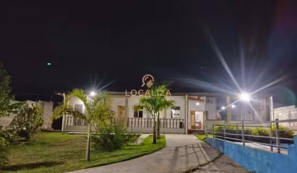 Chácara à venda em Caçapava-SP, Borda da Mata: 3 quartos, 1 suíte, 1 sala, 4 vagas de garagem, 250m² de área. Aproveite!