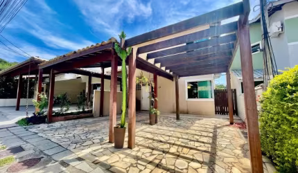 Excelente casa com 3 dormitórios à venda, 120 m² por R$ 690.000,00 - Granja dos Cavaleiros - Macaé/RJ.