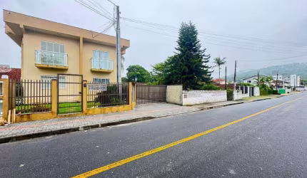 Apartamento com 02 quartos para Alugar no Iririú
