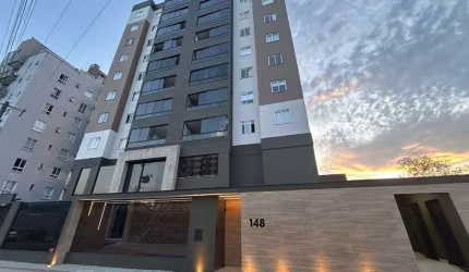 Apartamento com 03 quartos no bairro Anita Garibaldi