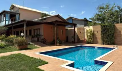 Luxuosa Casa Duplex em Manguinhos – 4 Suítes, 2 com Closet, a Apenas 1 Quadra do mar