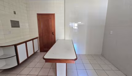 Apartamento de 4 Quartos com Suíte em Jardim Camburi A uma quadra da orla de Camburi
