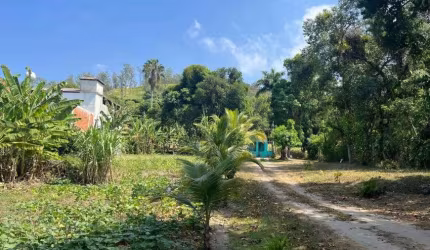 Sítio com 12280 Mts com uma casa