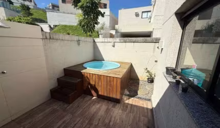 Maravilhosa casa condomínio Contemporâneo 3 quartos