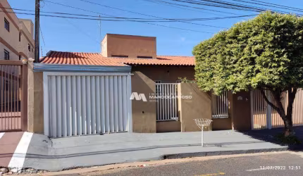 Casa com 3 dormitórios à venda, 116 m² por R$ 470.000,00 - Jardim Caparroz - São José do Rio Preto/SP