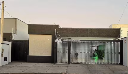 Casa com 3 dormitórios à venda, 160 m² por R$ 600.000,00 - Jardim Veneza - Ibirá/SP