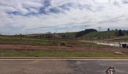 Terreno em condomínio fechado à venda na Rodovia Dom Pedro I, Parque Imperador, Campinas por R$ 584.900