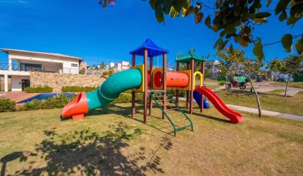 Terreno em condomínio fechado à venda no Loteamento Parque dos Alecrins, Campinas  por R$ 645.000