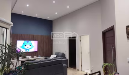Casa em condomínio fechado com 3 quartos à venda no Residencial Real Parque Sumaré, Sumaré  por R$ 880.000