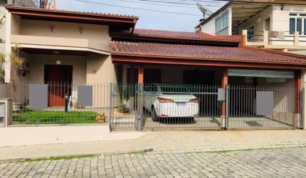Casa com 4 quartos à venda na Escola Agrícola, Blumenau , 189 m2 por R$ 699.000