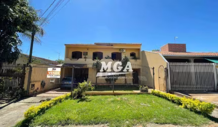 Sobrado com 5 dormitórios à venda, 256 m² por R$ 650.000,00 - Jardim Santa Rosa - Foz do Iguaçu/PR