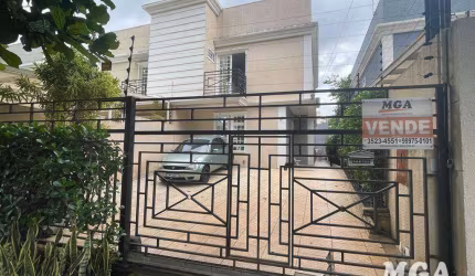 Sobrado com 3 dormitórios à venda, 122 m² por R$ 890.000,00 - Bourbon - Foz do Iguaçu/PR