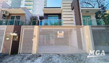 Sobrado com 3 dormitórios à venda, 180 m² por R$ 790.000,00 - Vila Maracanã - Foz do Iguaçu/PR
