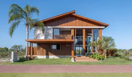 Casa em Condomínio beira mar na Praia do Forte