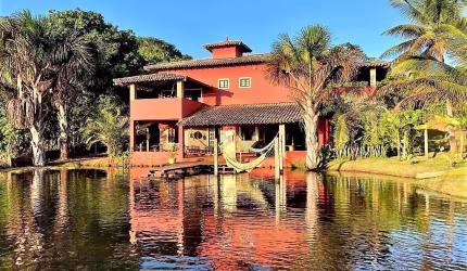 Casa de Alvenaria beira de lagoa em Praia do Forte Ba