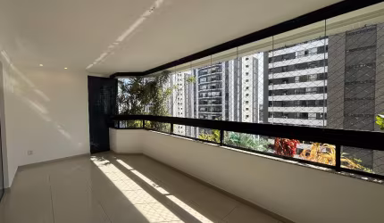 Apartamento 03 Suítes 03 garagens Soltas e Dep.Completa a Venda no Itaigara Salvador Bahia