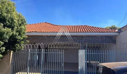 Imperdível: Casa à venda em São José do Rio Preto-SP, Jardim Nazareth! 3 quartos, 1 suíte, 1 sala, 3 banheiros, 6 vagas, 212m².