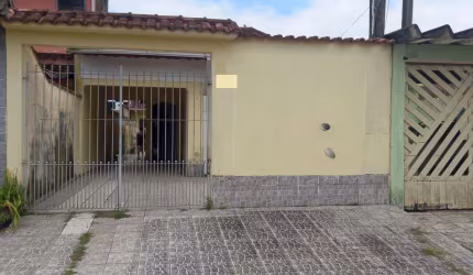 Casa em Mongaguá com 2 dormitórios