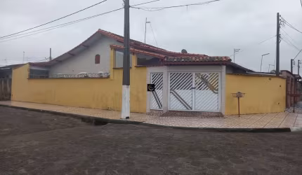 Casa em Mongaguá com 2 dormitórios