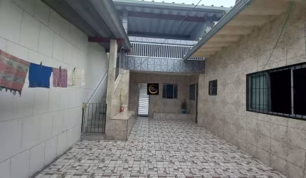 Casa em Mongaguá com 4 dormitórios