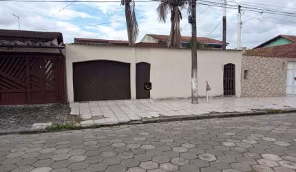 Casa em Mongaguá com 2 dormitórios