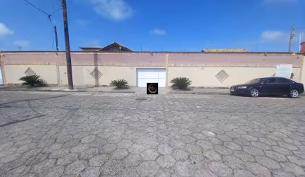 Casa em Mongaguá com 8 dormitórios